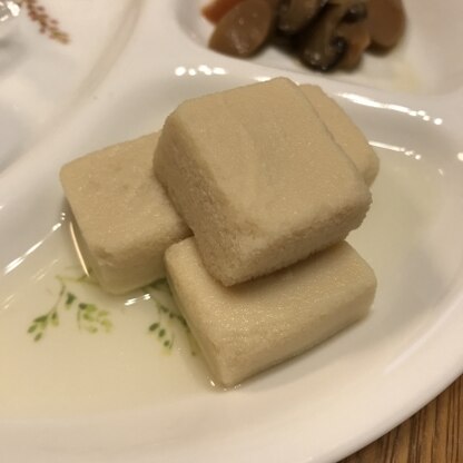 小さな高野豆腐は使い勝手が良いですね。白だしで味付けも簡単でした